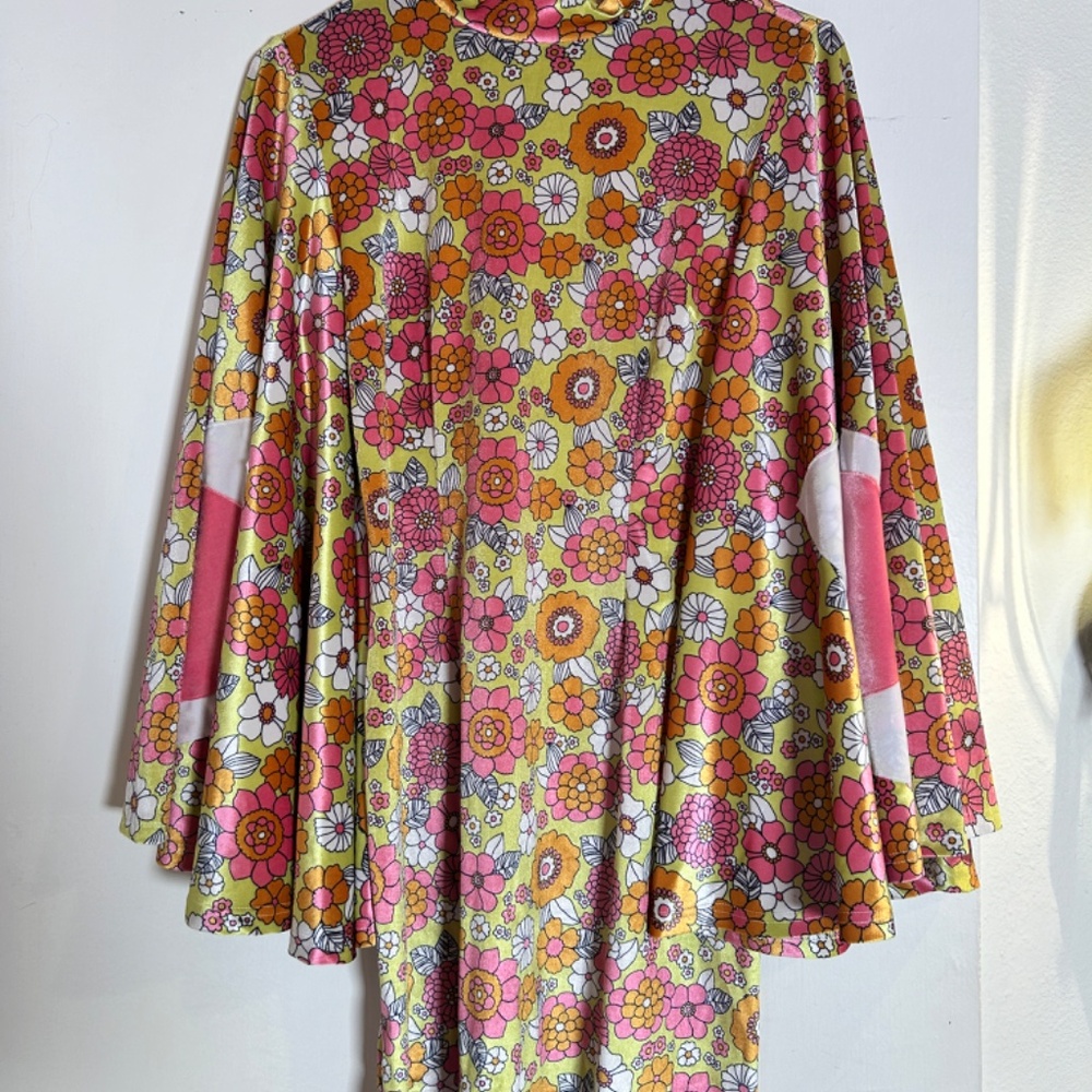 Rare floral mini moth dress - Picture 4 of 4